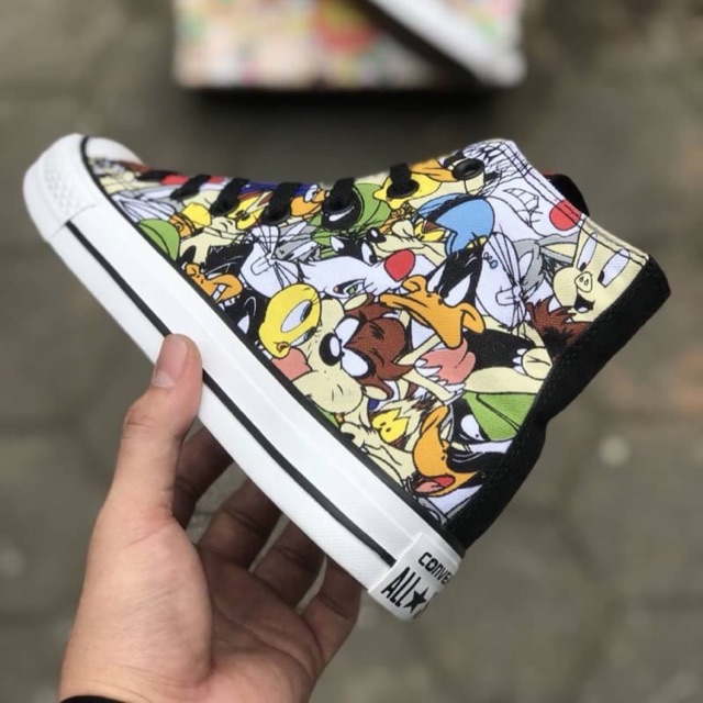 Converse 70s looney tunes