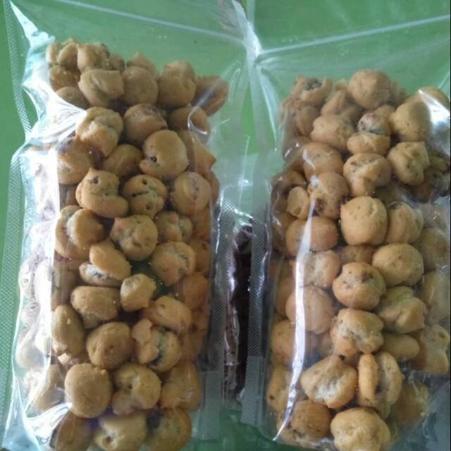 

Kue Soes kering isi Coklat ecer