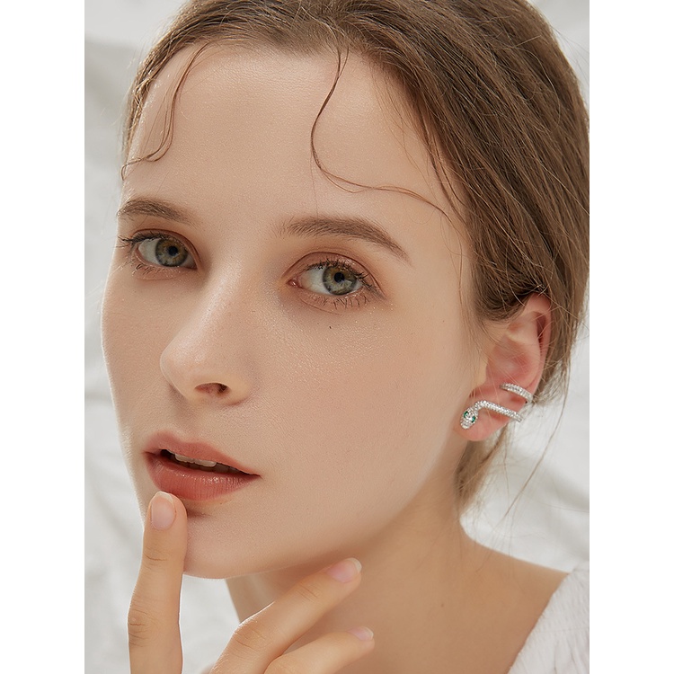 Anting Stud Desain Ular Aksen Berlian Bahan Stainless Steel Untuk Aksesoris