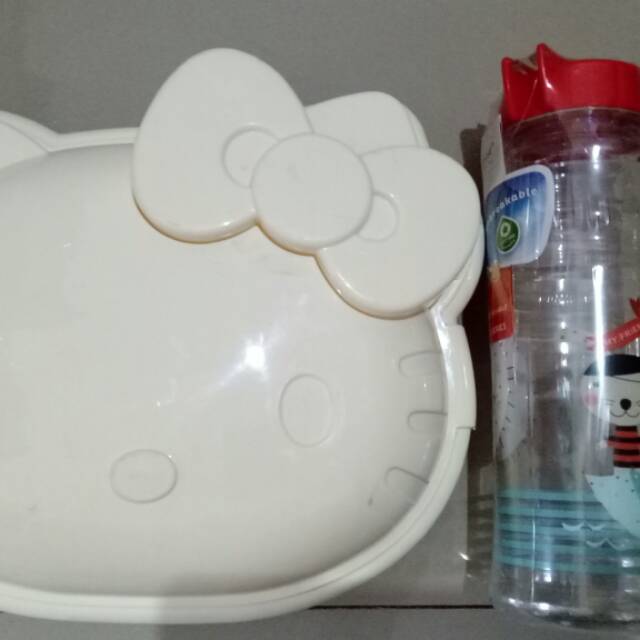 set tempat makan dan botol minum