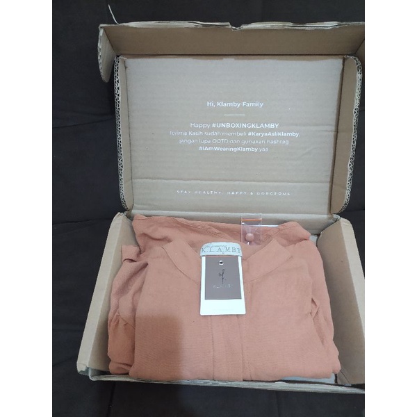 ashley blouse by wearing klamby masih 1x pakai LIKE NEW