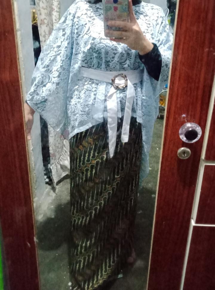 Long Cape Brukat / Kebaya Pesta/ Cape Brokat
