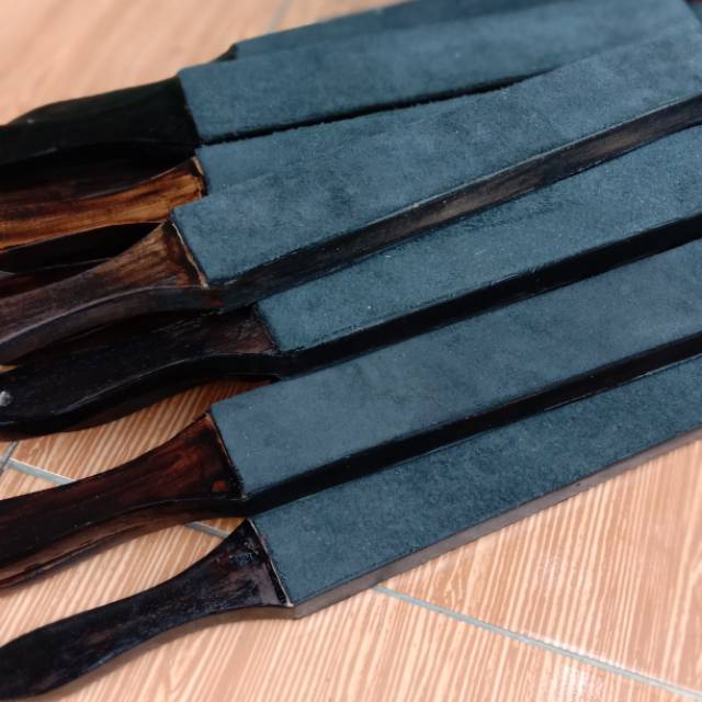 

Stroping Kulit Asli Sapi Itali Untuk Asah Pisau Gunting Golok