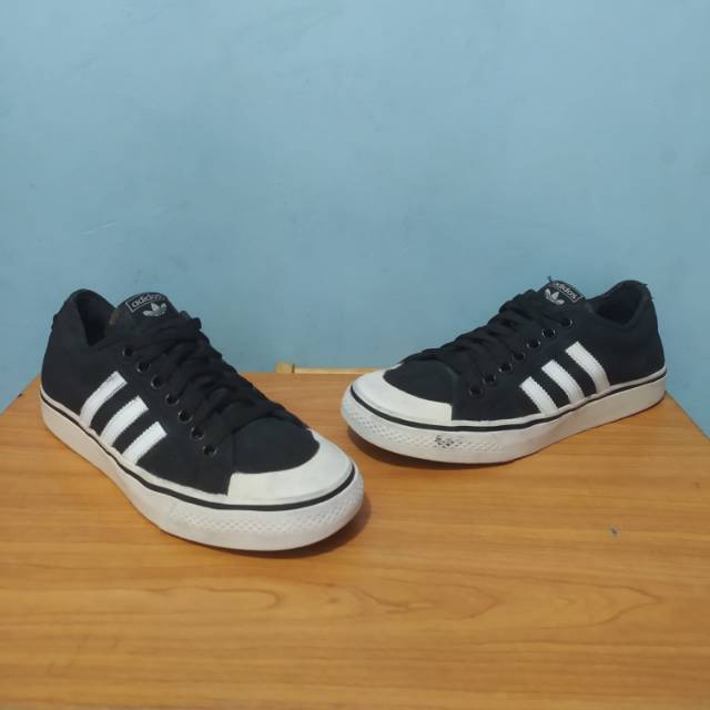 Sepatu second Adidas Nizza