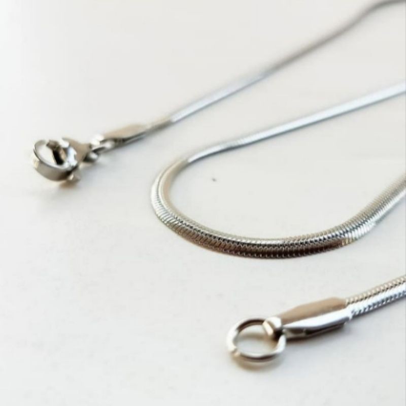 kalung titanium model belut ular pipih 50cm kalung-pria-wanita -emas