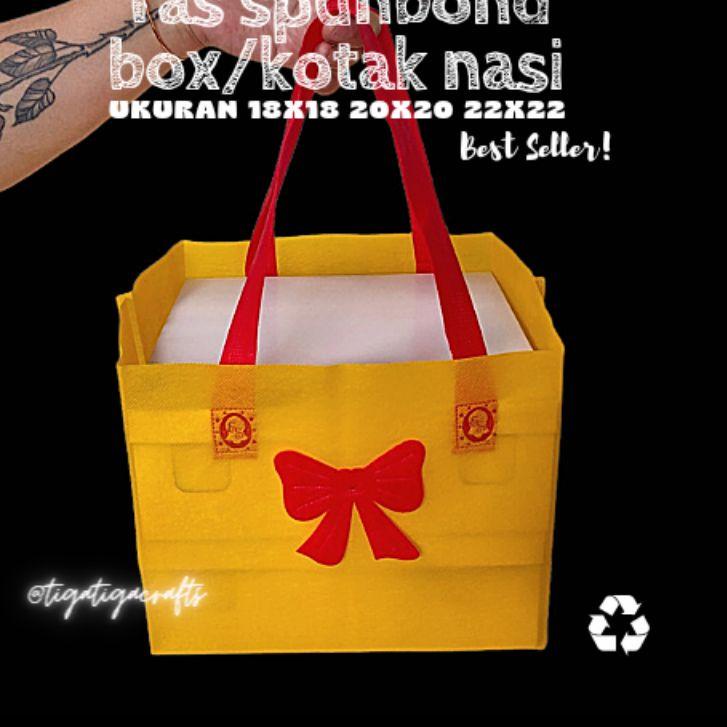 

Laris 8RD tas kain kotak nasi lusinan tas spunbond box tas syukuran tas kotak nasi 18x18 20x20 22x22 tas hajatan tas hampers kotak goodie bag box 91 Bayar Di Tempat