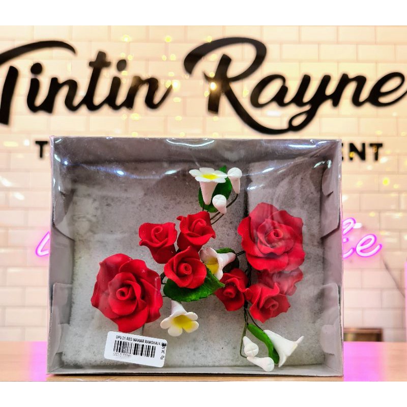 

Gumpaste Kembang Gula Karakter Red Bunga Mawar Rangkai 4 Merah