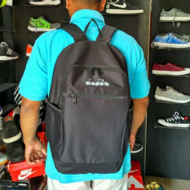 Tas ransel punggung diadora original ada tempat buat Laptop cocok buat sekolah kuliah maupun kerja