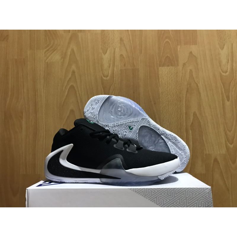 zoom freak all white