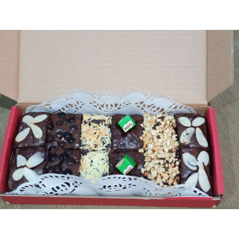 

Brownies Panggang Sekat ukuran 22 x 10 cm isi 12 potong