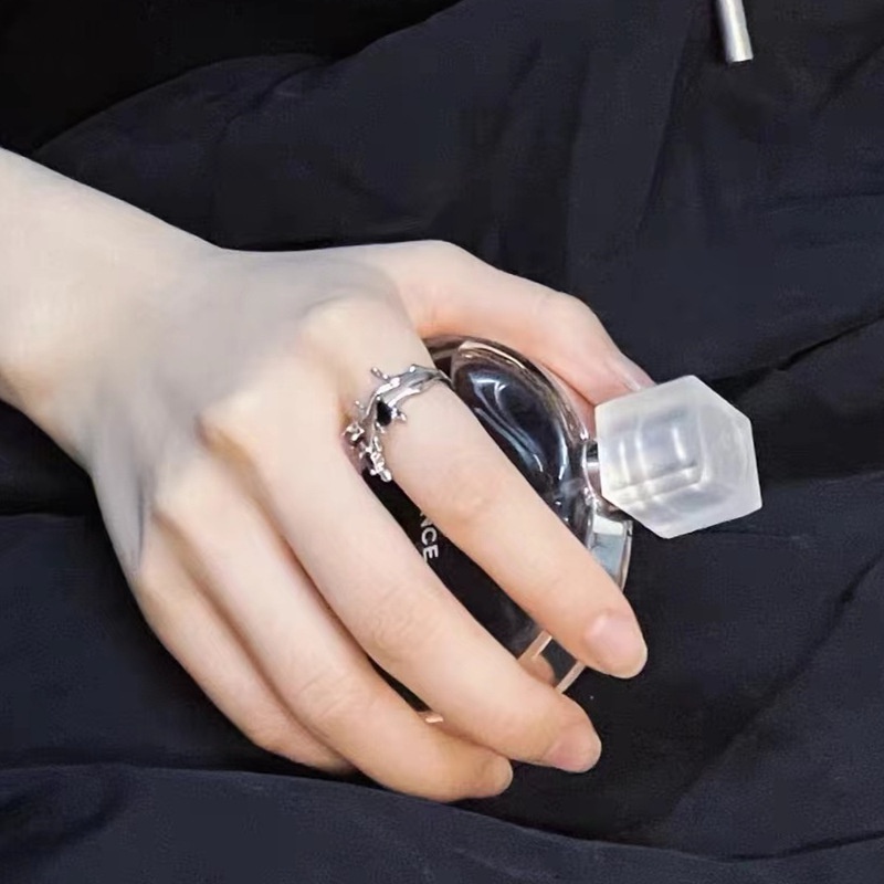 Cincin Jari Telunjuk Model Terbuka Dapat Disesuaikan Desain Cabang Bunga Hitam Gaya Korea Untuk Wanita