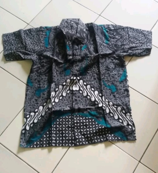 Kemeja Batik Pria Lengan Pendek     M  L  Xl
