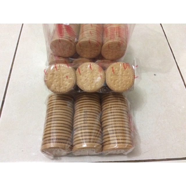 

Khong Guan biskuit marie small 170 gr, isi -/+ 60 keping