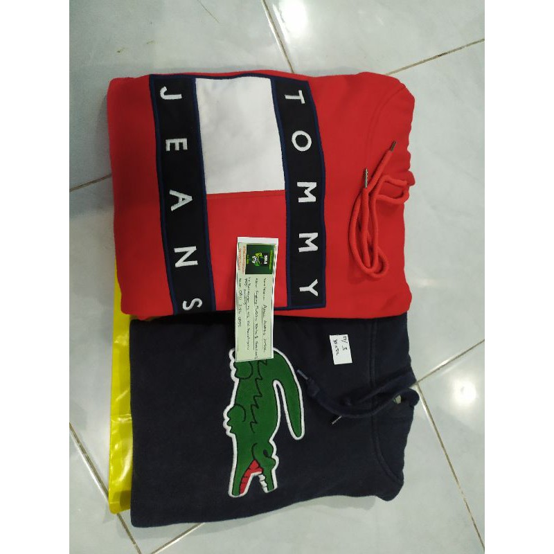 Hoodie Tommy Jeans Merah  & Hoodie Lacoste Hitam