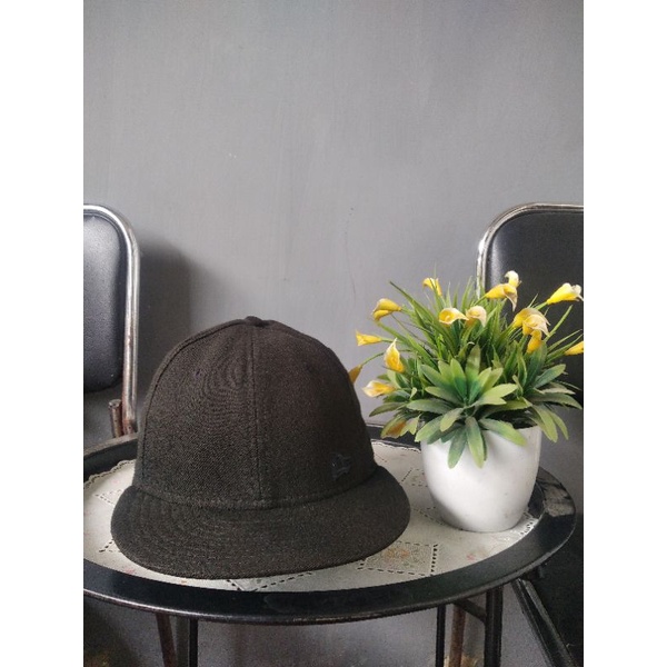 Topi New era hitam polos