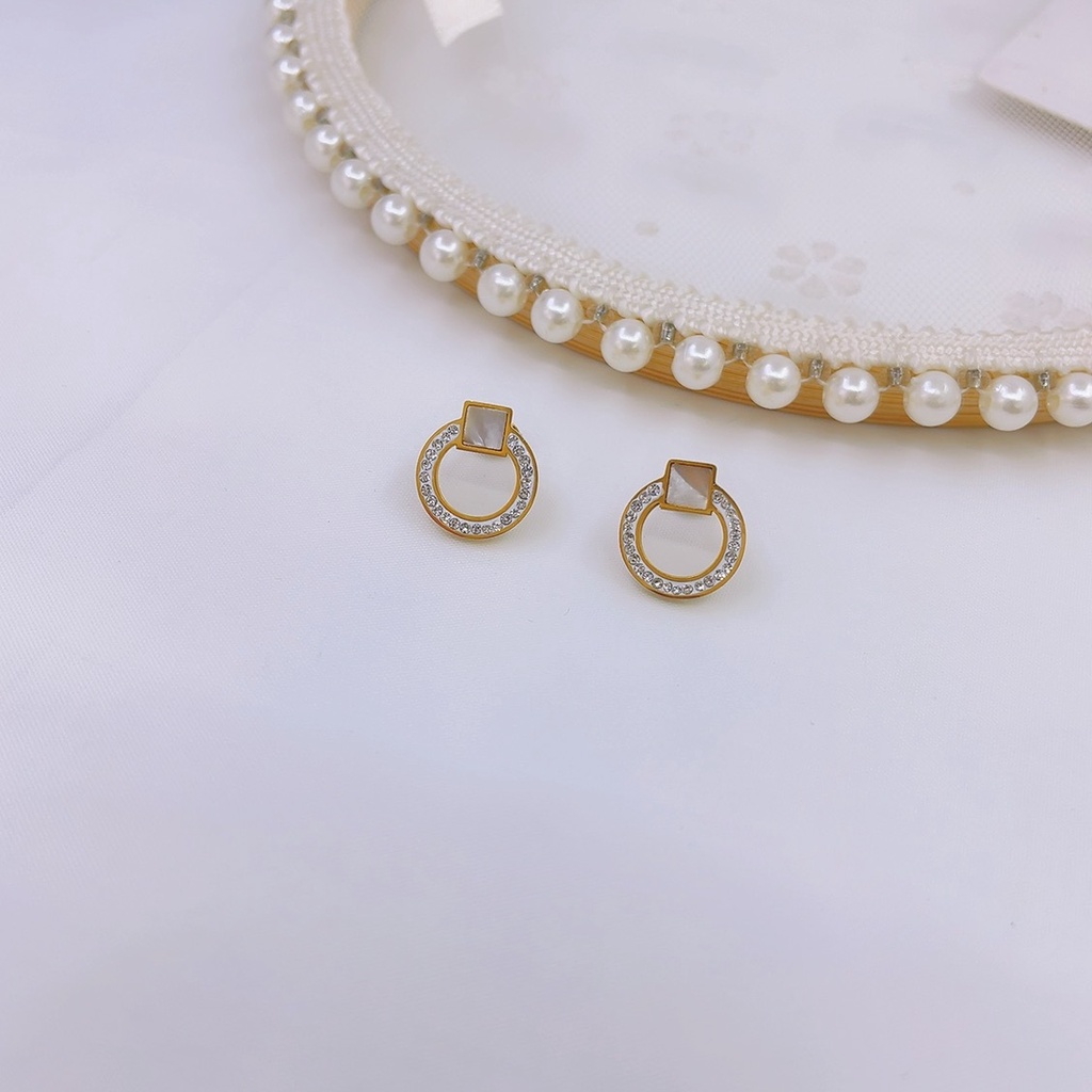 Lingkaran Sederhana Anting Baja Titanium Bulat Putih Shell Zirkon Anting Eropa Amerika All-Match Fashion Anting Anti Karat