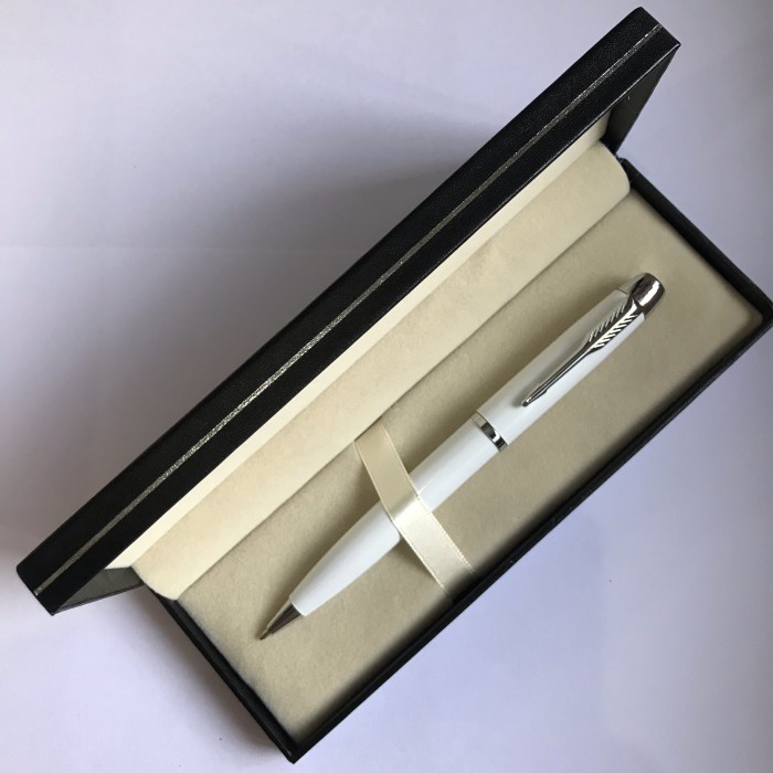 

Cuci Gudang Pulpen Promosi / Pulpen Esklusif / Model Parker Sonnet Bp Tw Putih Ct Trendi