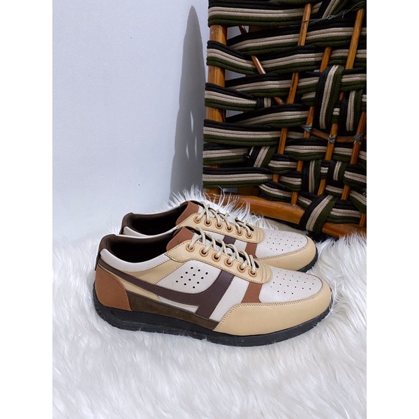 PSPGN.CO | SNEAKERS CASUAL PRIA LAMBDA CONCEPT IN CREAM SIZE 43