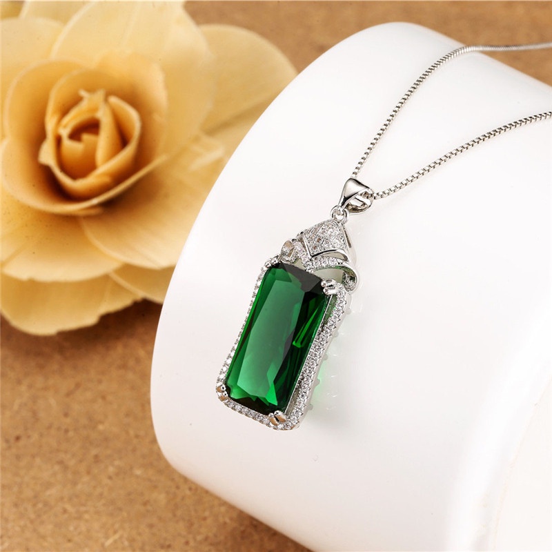 [Ready Stock]Fashion Plated 925 Silver Inlaid Green Gem Diamond Pendant Necklace