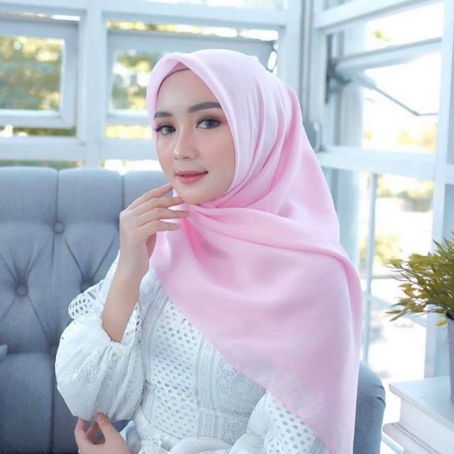 HIJAB SEGI EMPAT / BELLA SQUARE VER.1