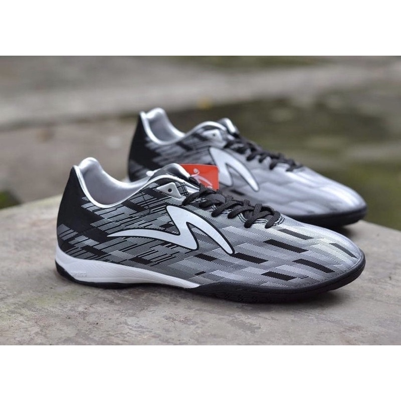 Sepatu Futsal Specs Accelerator  Lightspeed II in Black Silver
