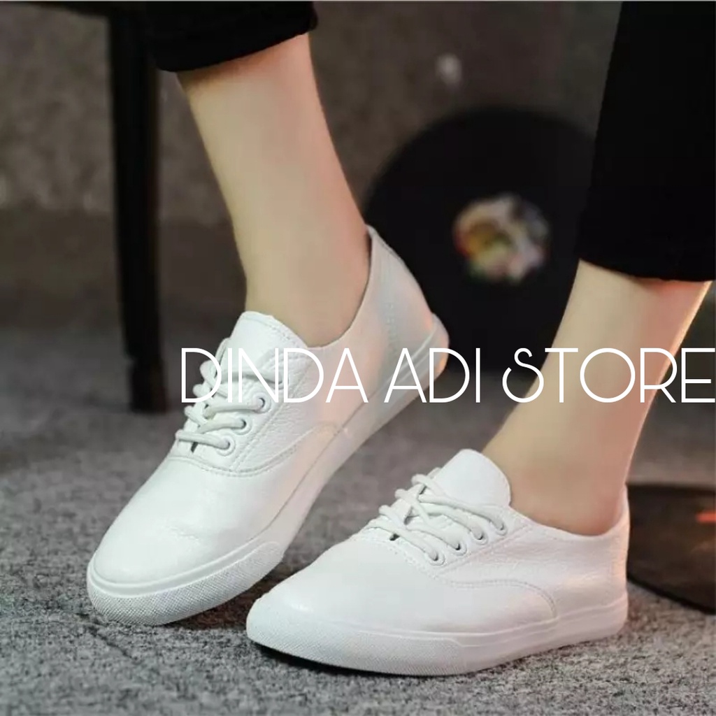 Dinda Sepatu wanita Sneakers casual simply bahan kulit model terbaru 2022 warna putih dan hitam ukuran 37-40