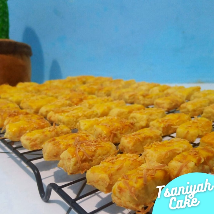 

Tsaniyah Cake Kastengel Premium Kastengel Edam Kue Keju Edam Cheese Milky Crunchy kue kering Lebaran cookies