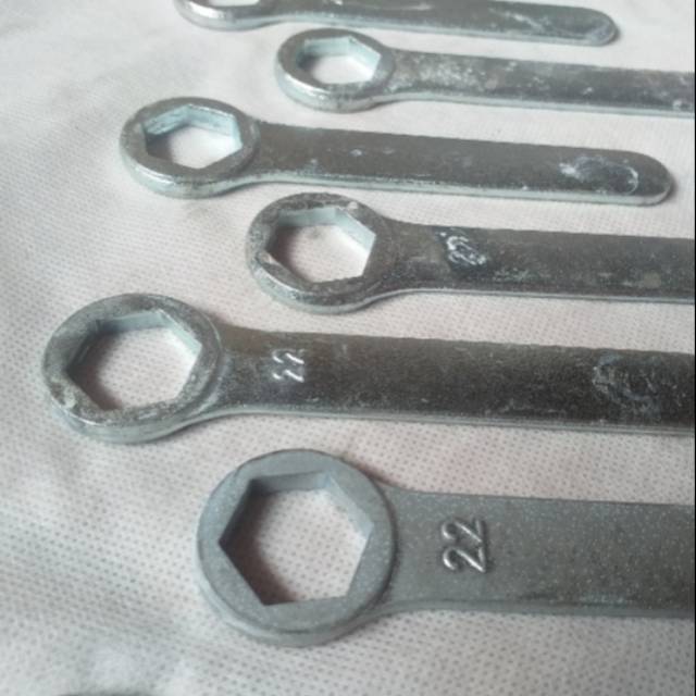 Kunci pas ring 22 ori bawaan motor