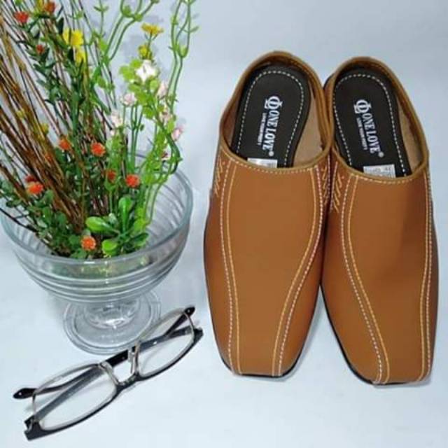 Sepatu Tutong slop pria One love