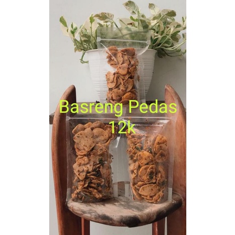 

aneka kue dan camilan pedas