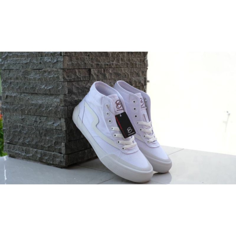 SEPATU PATROBAS IVAN WHITE HIGH 100%ORIGINAL PATROBAS WHITE PATROBAS PUTIH PATROBAS TRIPLE WHITE