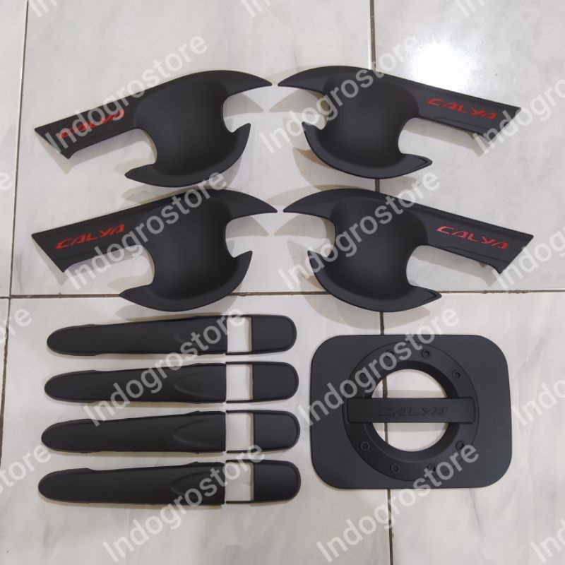 PAKET HANDLE COVER TANKI &amp; OUTER EMBOSS HITAM DOFF MOBIL TOYOTA CALYA 2016-2021 TULISAN MERAH SPORTY