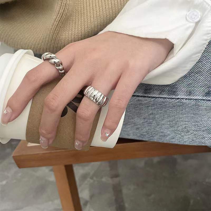 Cincin Model Terbuka Bahan Metal Motif Garis-Garis Gaya Korea / Simple / Hip Hop / Unik Adjustable Untuk Wanita