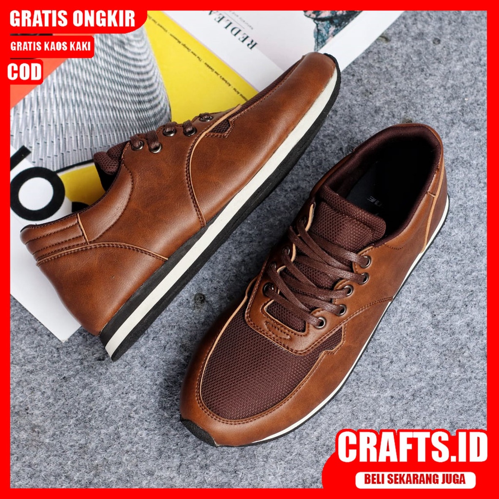 CRAFTS Sepatu Sneaker Pria Formal Casual Hitam Kulit Pu