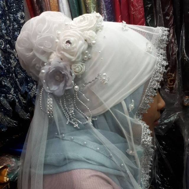 Jilbab pengantin cepol