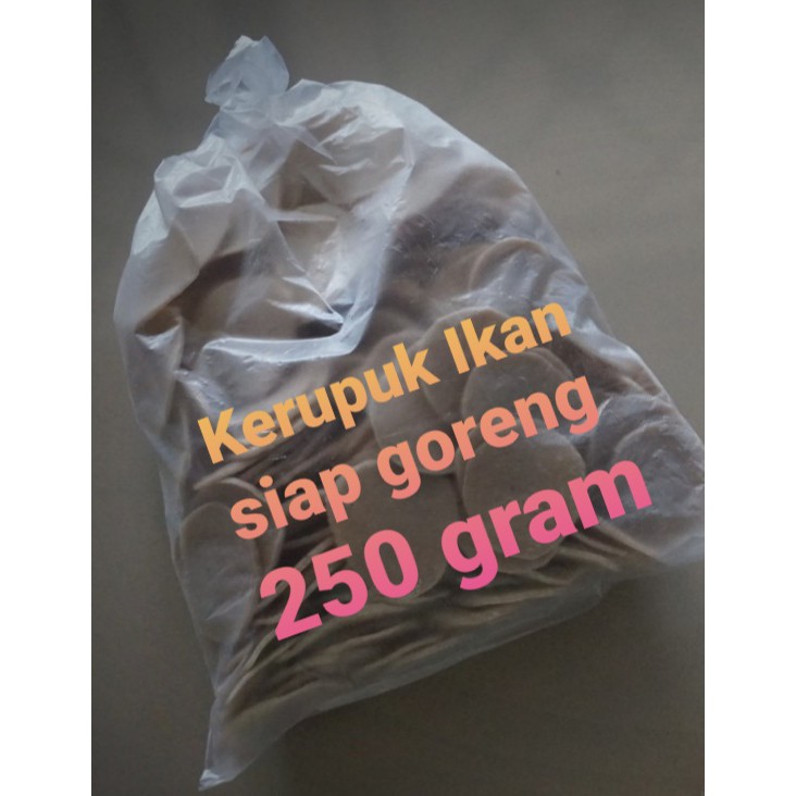 

Kerupuk Ikan siap goreng