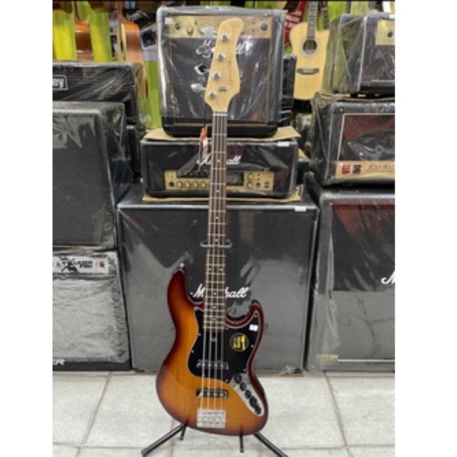 BASS SIRE V3 4 STRING  MARCUS MILLER