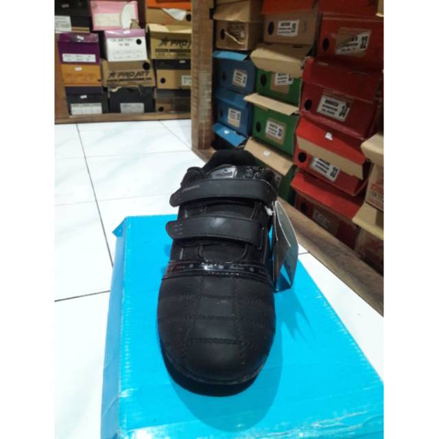 Promo Sepatu sekolah finotti 2 pasang lebih murah