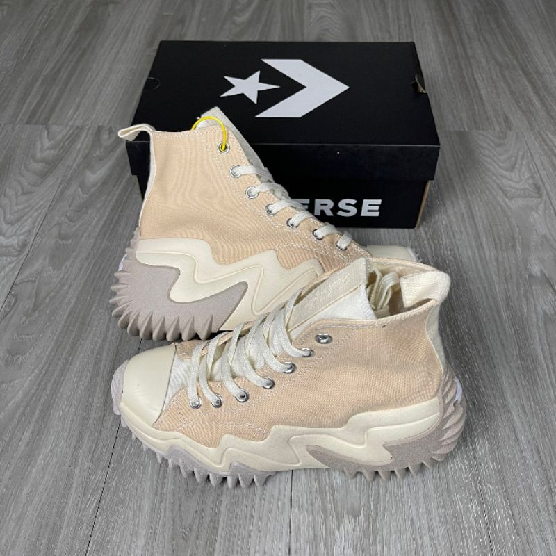 Converse run star hike motion