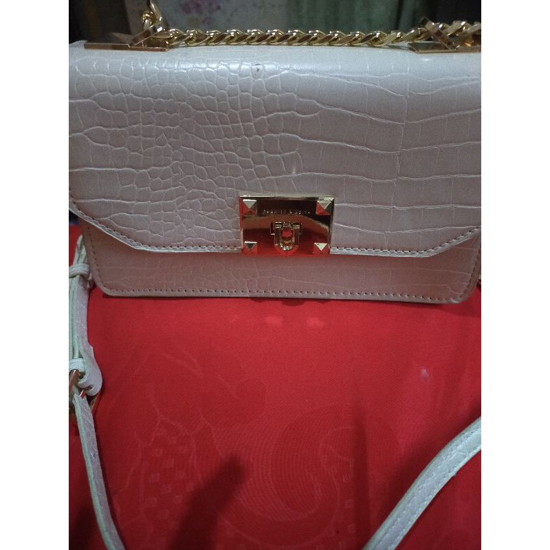 preloved tas charles and keith original store dijual cepat karna salah warna