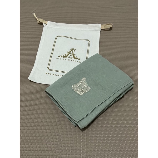 Plain paris by ayu dyah andari