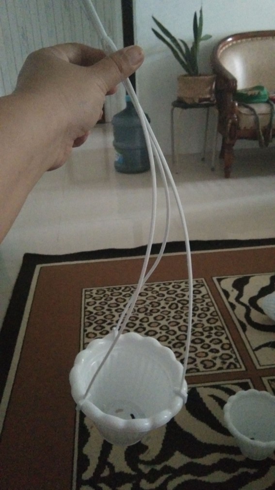 Pot Tanaman / Bunga Gantung 25 Renda Putih