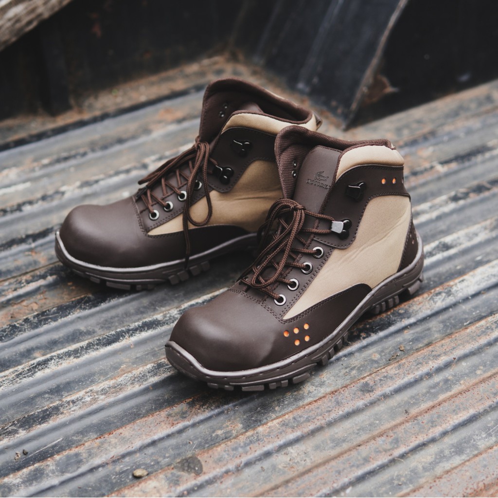 sepatu pria boots crocodile tangker coklat safety ujung besi murah