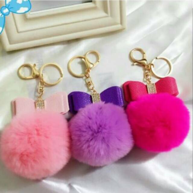 Ribbon Fur Ball Gantungan