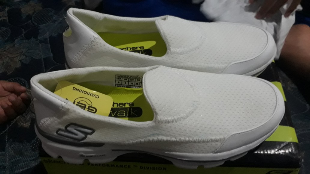 Sepatu Slip On Wanita. Sepatu Wanita Slip On. Sepatu Wanita Murah. Sepatu Batik Wanita. Sepatu