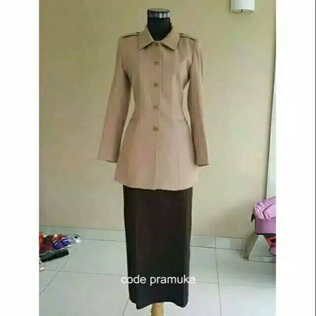 Setelan Pembina Pramuka Wanita