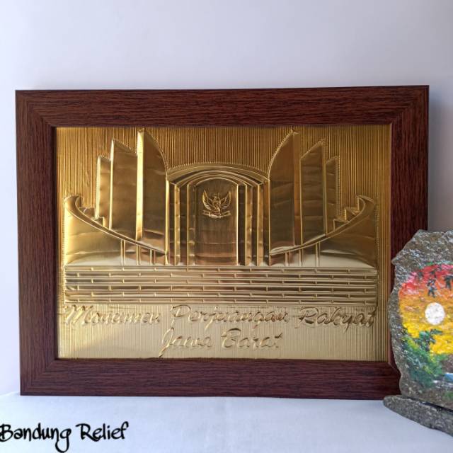 Dekorasi dinding Monumen Perjuangan Jawa Barat kuningan 30cm