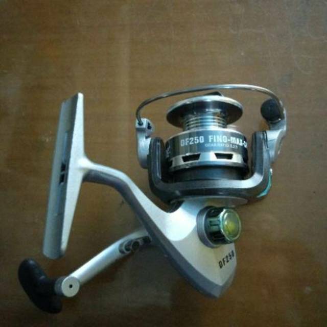 Reel Daido Fino max spin DF 250