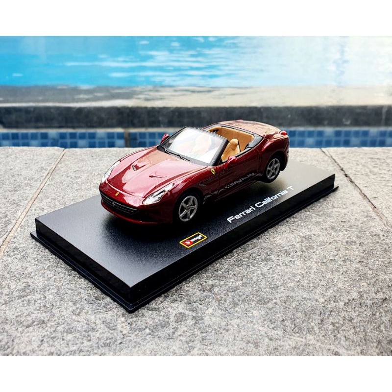 Diecast Bburago 1/43 Signature Ferrari California T Miniatur Diecast Mobil Mobilan Pajangan