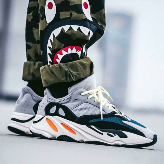 sepatu yeezy 700